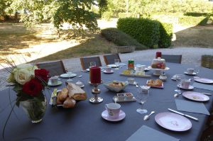 Petit déjeuner sur la terrasse